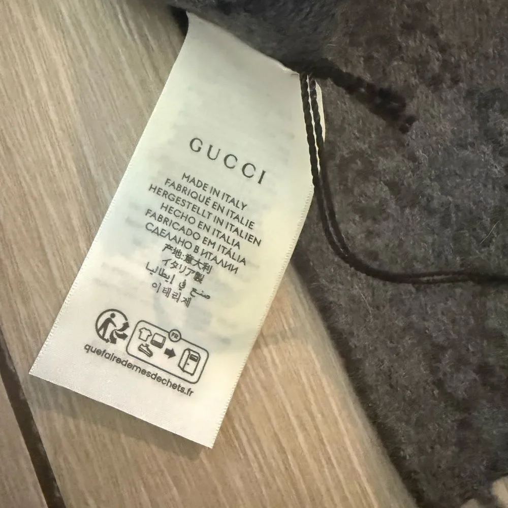 Brand new Gucci Gray Cashmere Scarf / shawl with box and tag unisex